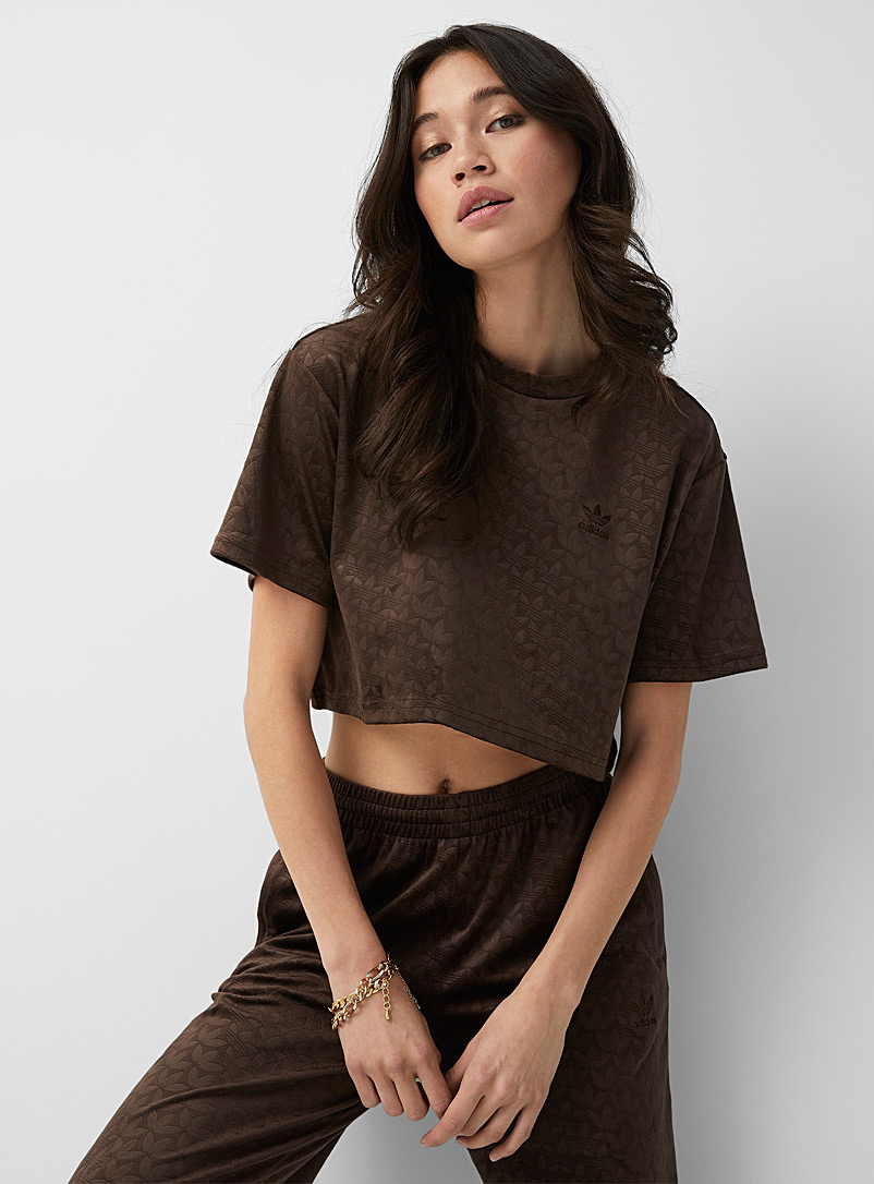 Adidas Originals: Le t-shirt velours brun logos multipliés Brun à motifs pour femme