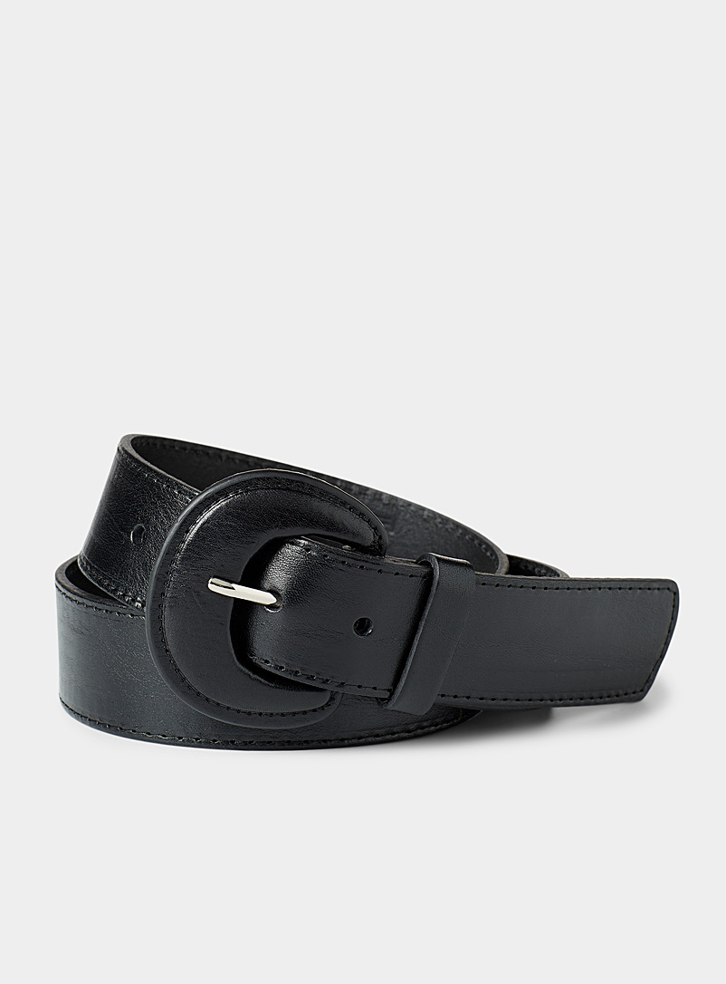 Wide rounded-buckle leather belt