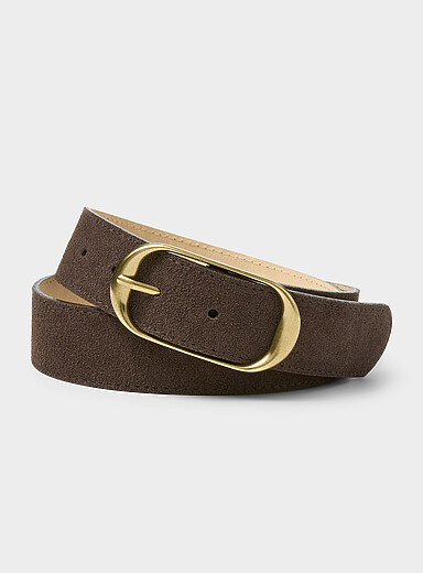 La ceinture su&egrave;de surpiqu&eacute;e boucle allong&eacute;e
