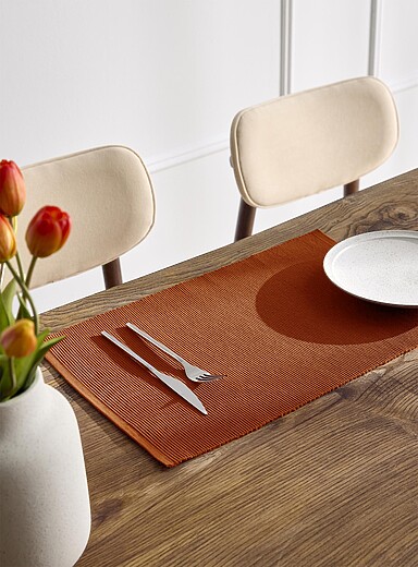 Fine grooves placemat