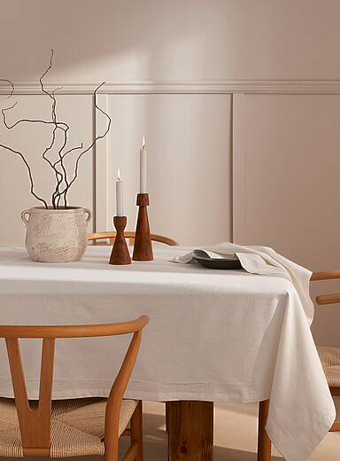 White dotted frame tablecloth