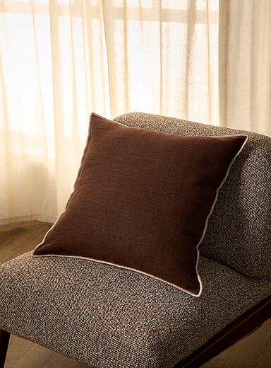 Le coussin d&eacute;houssable lin tiss&eacute; bordure contraste 50 x 50 cm