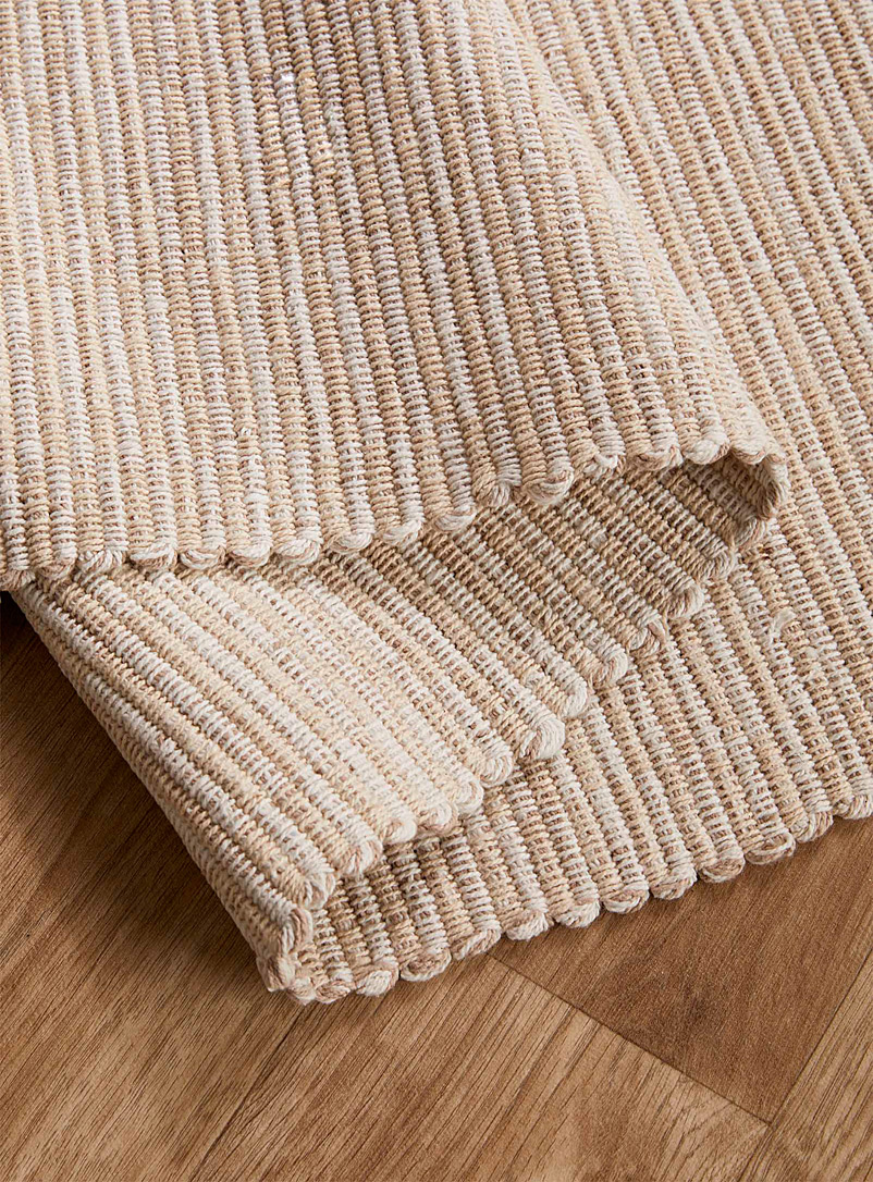 Simons Maison: Le tapis rayures relief coton retransform&eacute; Voir nos formats offerts Sable