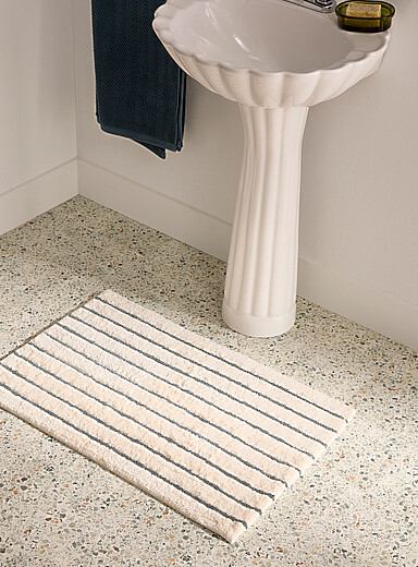 Le tapis de bain fines rayures color&eacute;es 50 x 80 cm
