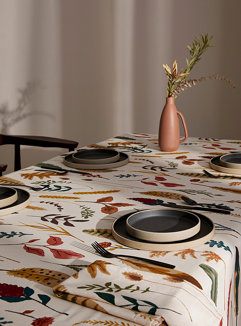 Tablecloths | Simons Canada