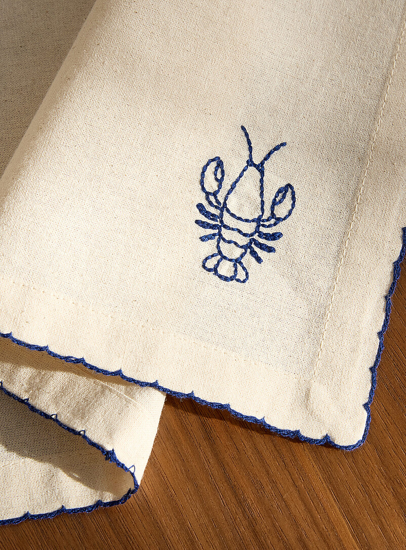 Simons Maison: La serviette de table brod&eacute;e tr&eacute;sors de la mer Bleu marine - Bleu nuit
