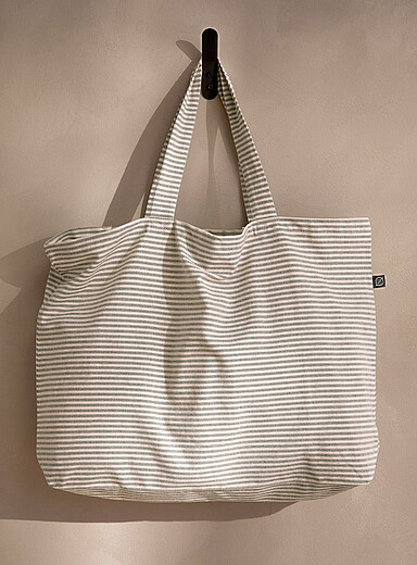 Le sac de magasinage fines rayures