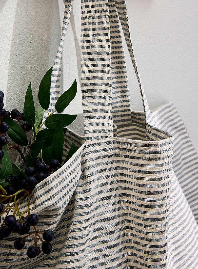 Simons Maison: Le sac de magasinage fines rayures Blanc &agrave; motifs