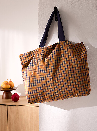 Patterned shopping bag