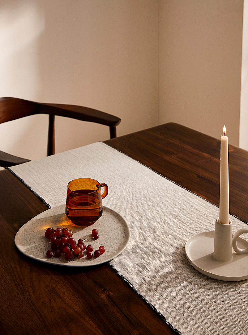Simons Maison: Le chemin de table touche de lin bordure contraste Voir nos formats offerts Beige crème