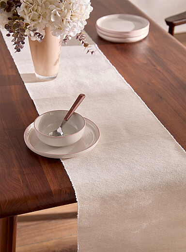 Simons Maison: Le chemin de table uni c&ocirc;tel&eacute; 33 x 230 cm Noir