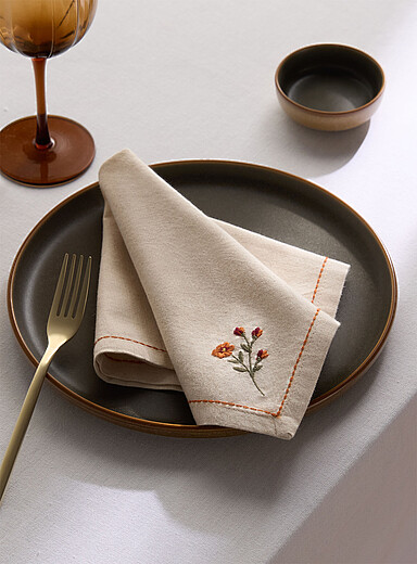 Autumn flower embroidered napkin