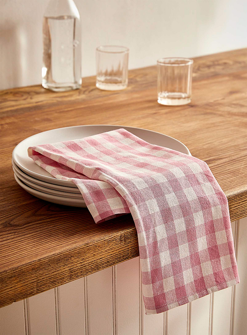 https://imagescdn.simons.ca/images/3502-7241200-65-A1_2/pink-gingham-organic-cotton-tea-towel.jpg?__=2