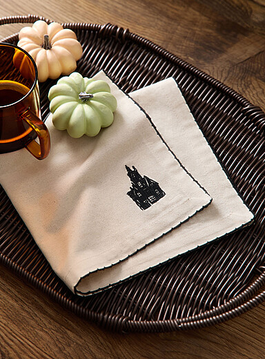 La serviette de table brod&eacute;e maisons hant&eacute;es <b>Collection d'Halloween</b>