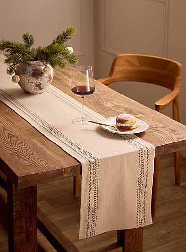 Le chemin de table scintillant petites broderies <b>Collection de No&euml;l</b>