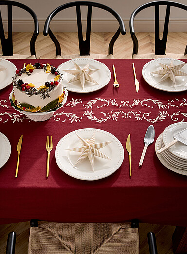 Simons Maison: La nappe broderies volutes v&eacute;g&eacute;tales <b>Collection de No&euml;l</b> Bourgogne