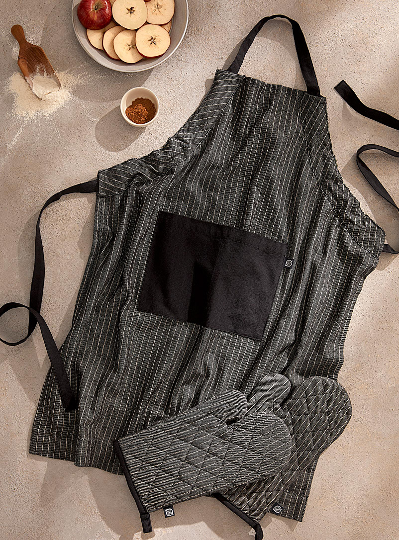 Masculine stripe accessories | Simons Maison | Aprons & Oven Mitts