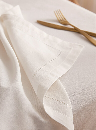 Les serviettes de table blanches cadre pointill&eacute; Ensemble de 2
