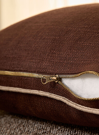 Contrasting trim woven linen removable-cover cushion 50 x 50 cm