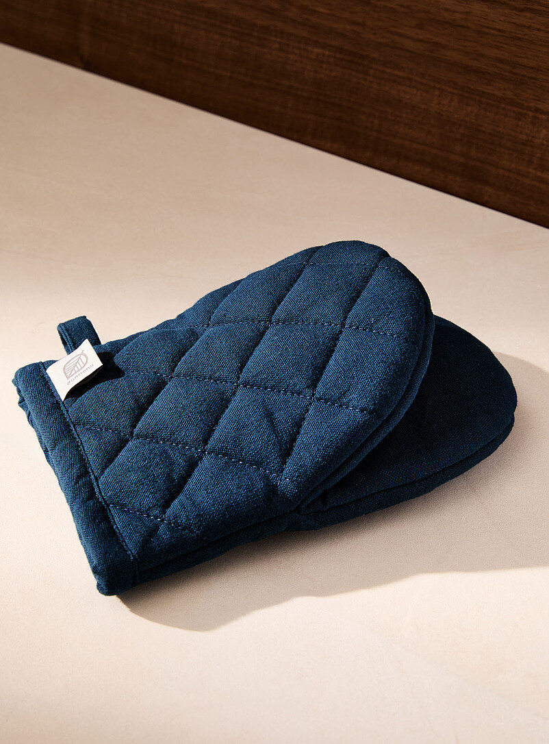 Small plain oven mitt product image (primary)