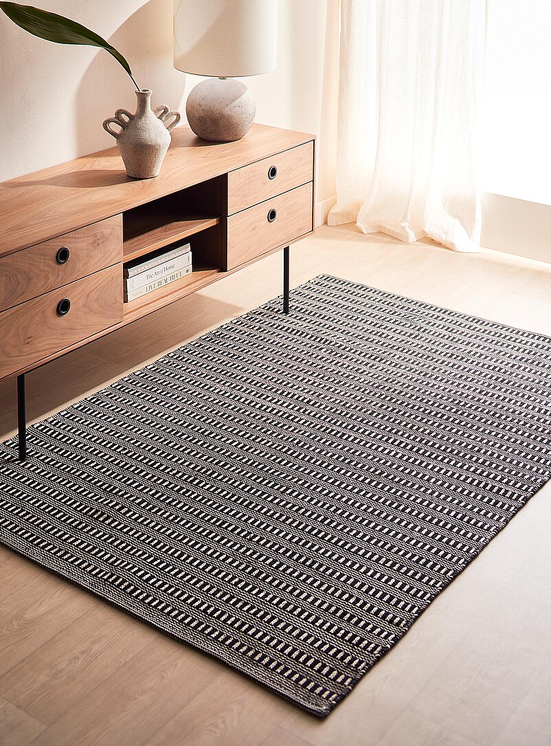 Graphic stripes woven rug 120 x 180 cm product image (primary)