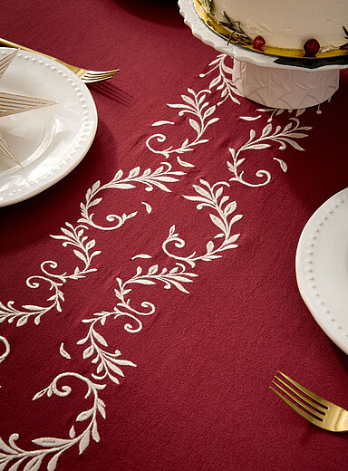 La nappe bourgogne broderie acanthe lustr&eacute;e <b>Collection de No&euml;l</b>