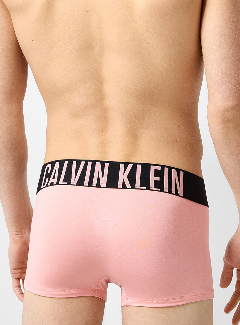 Calvin Klein: Le boxeur court extensible uni 2,5 po Intense Power Noir pour homme