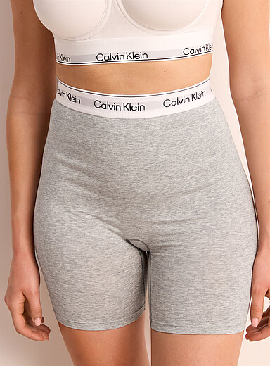 Calvin Klein: Le cuissard de maintien taille haute Icon Longueur : 6 po Gris pour femme