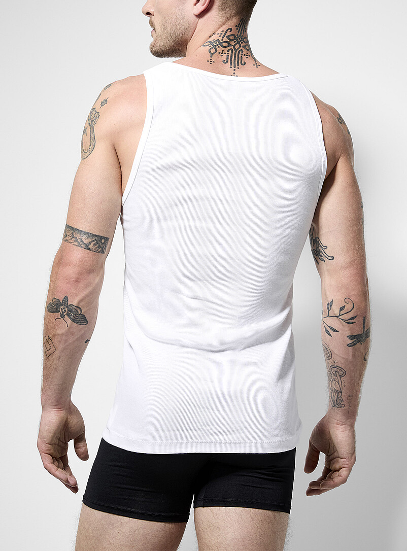 Calvin Klein: Les camisoles sous-v&ecirc;tements col rond c&ocirc;tel&eacute;es Emballage de 3 Noir pour homme