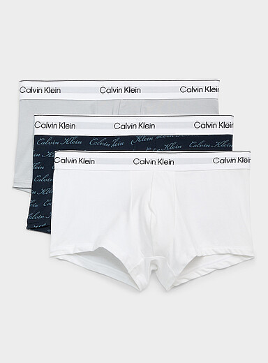Calvin Klein: Les boxeurs courts blanc/bleu/gris 3 po Emballage de 3 Noir &agrave; motifs pour homme
