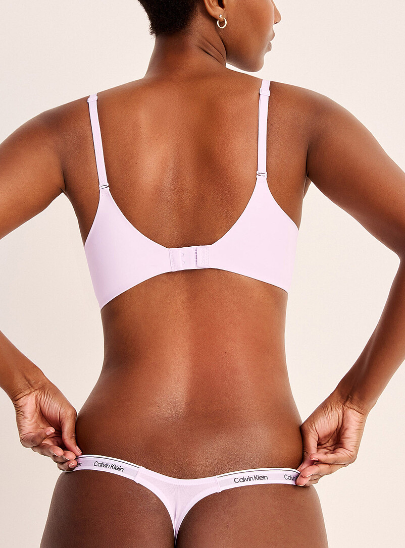 Calvin Klein: Le plongeant seconde peau Perfectly Fit Lilas pour femme