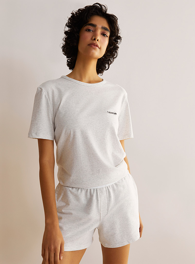 Calvin Klein: Le t-shirt détente broderie signature Gris pâle pour femme