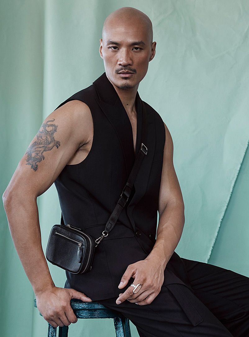 Le 31 Black Grained leather camera bag for men