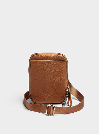 Textured zipped phone clutch