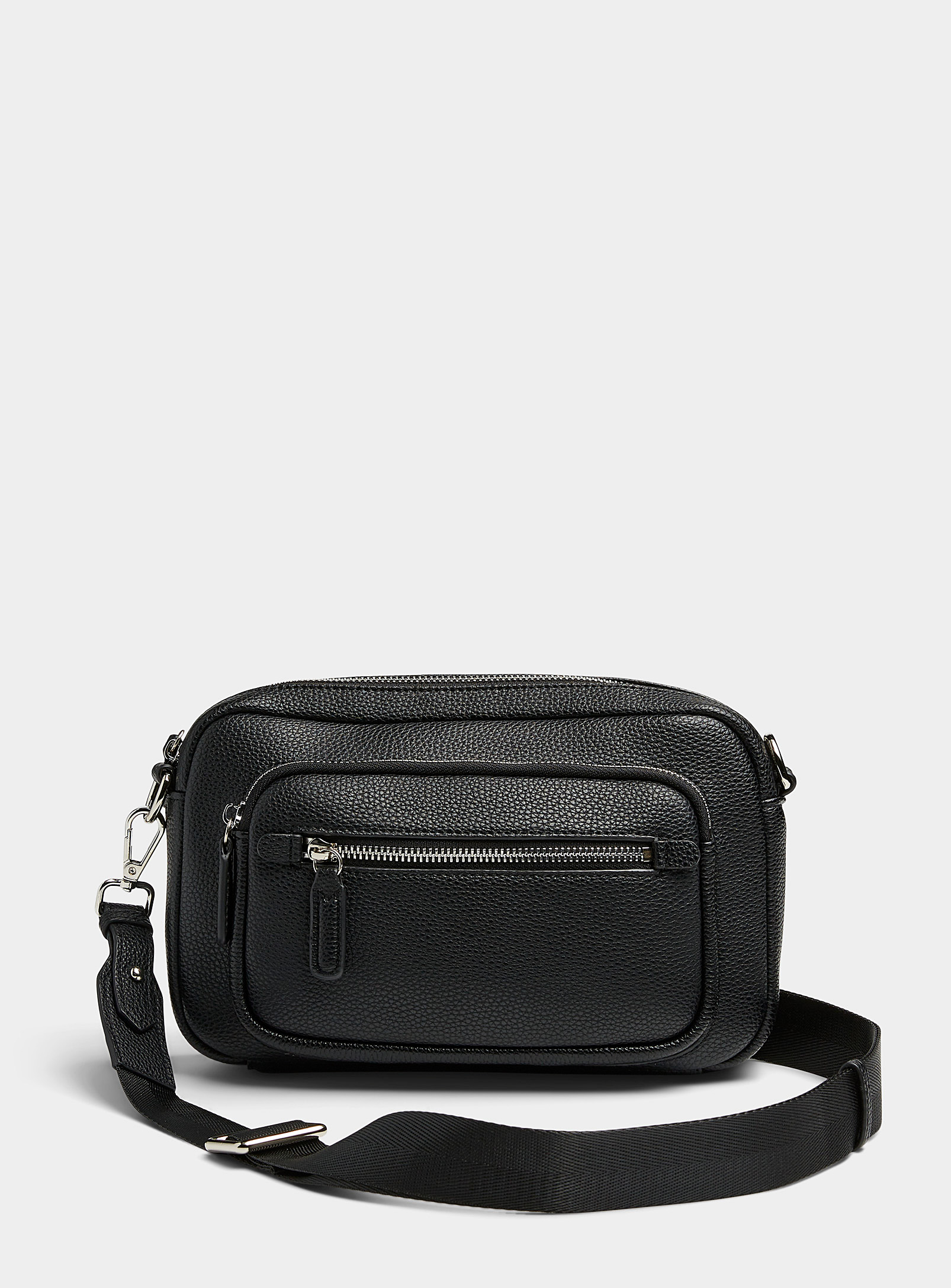 Le 31 Grained Leather Shoulder Bag In Black