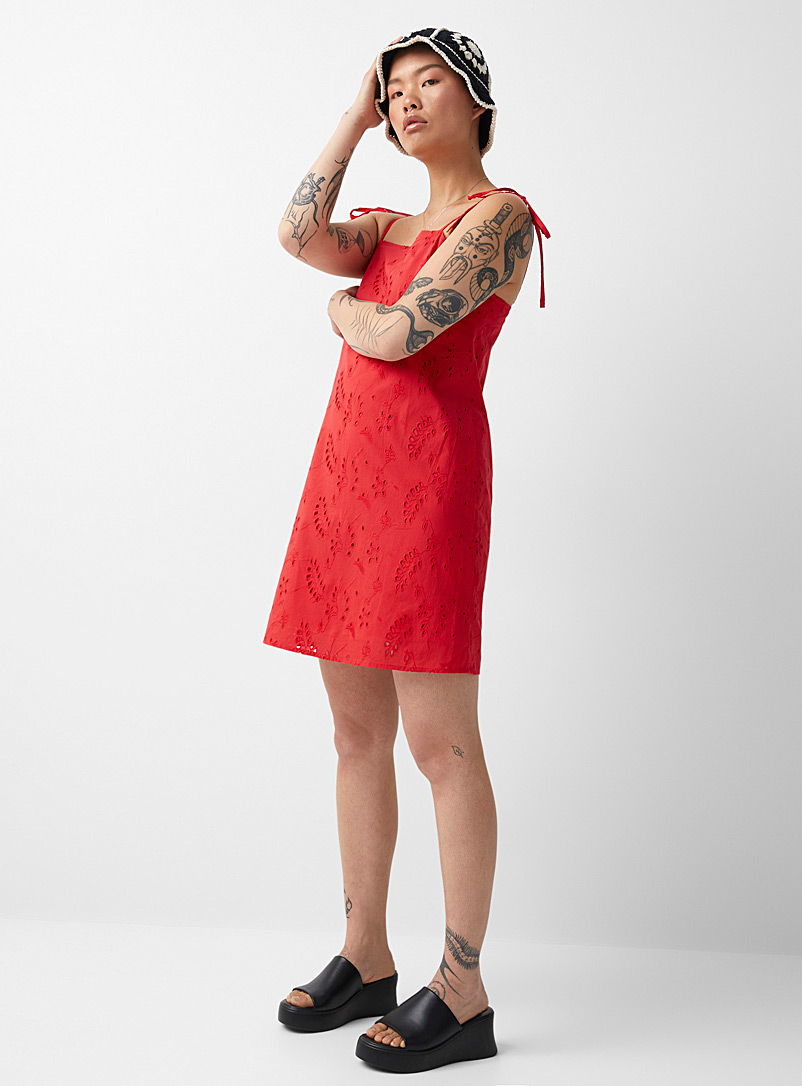 Twik: La robe droite bretelles à boucler Rouge pour femme