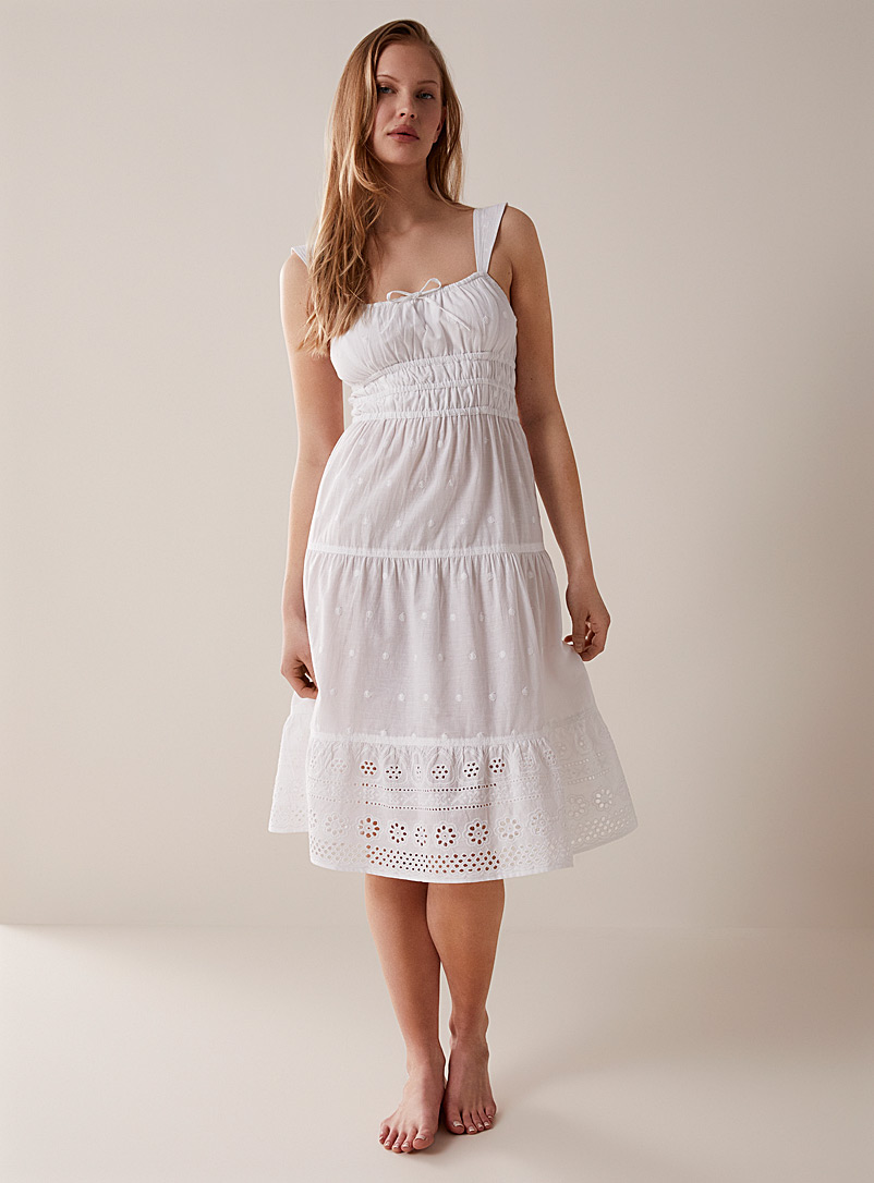 Miiyu: La robe de nuit pois broderie anglaise Blanc pour femme