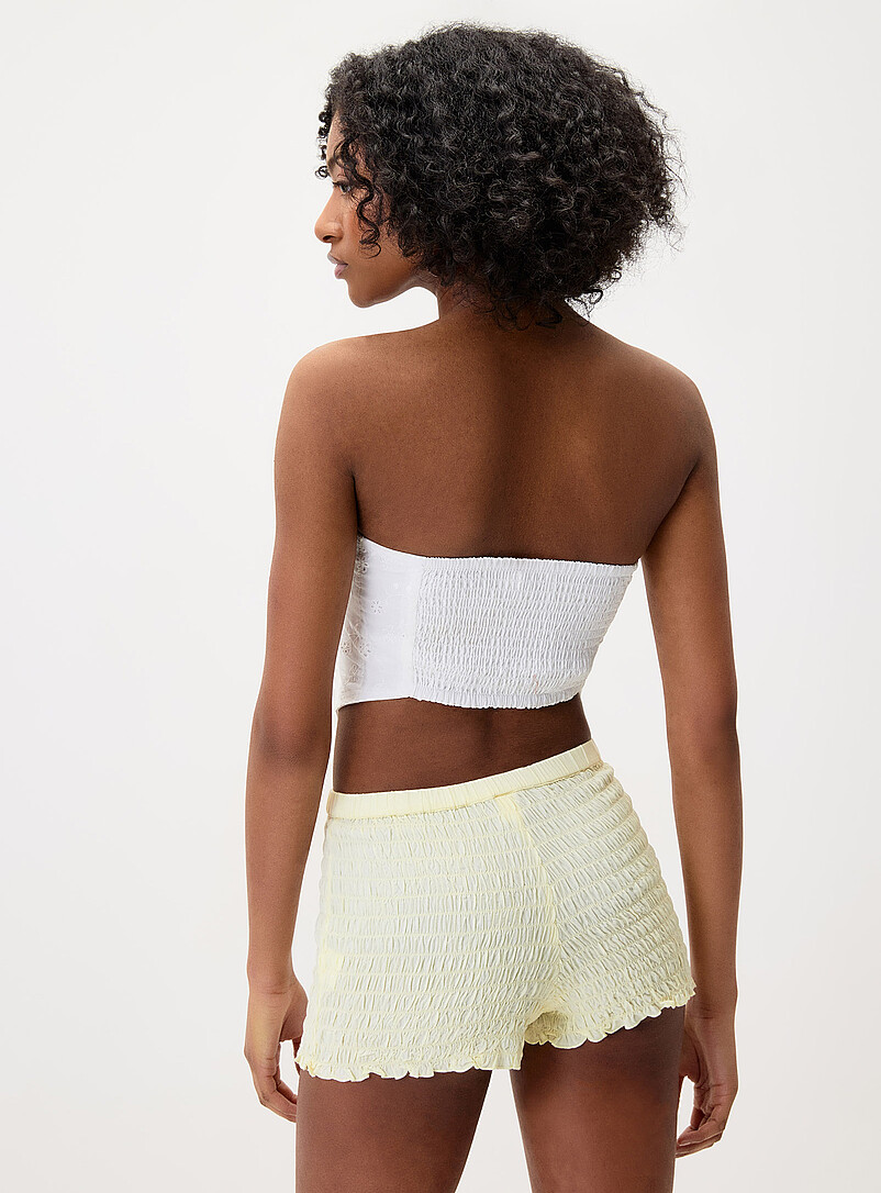 Twik: Le microshort smock&eacute; Blanc pour femme