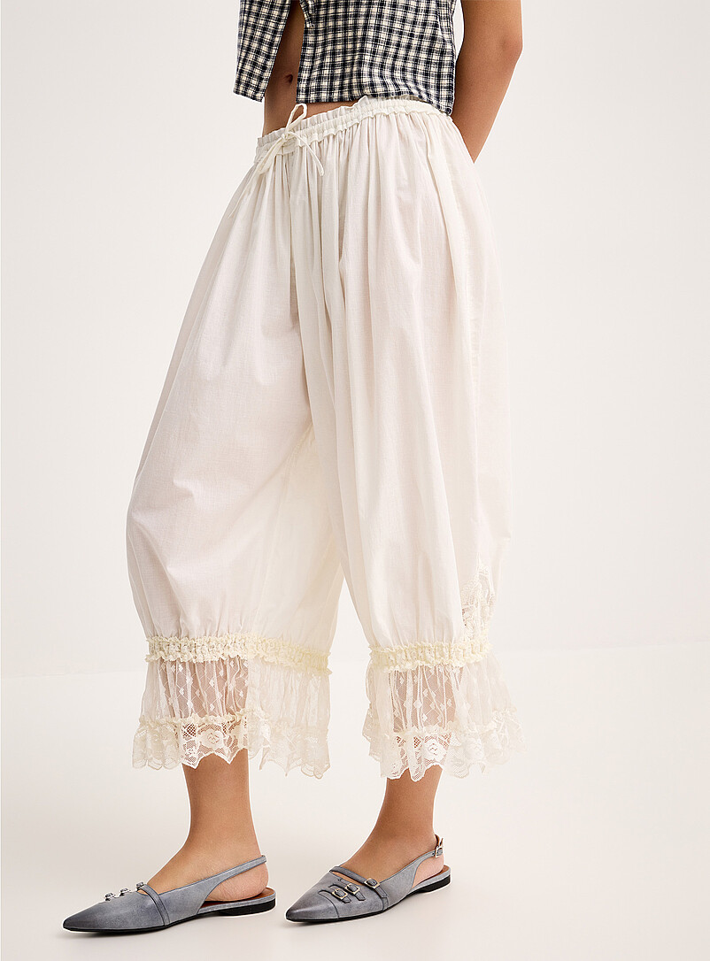 Twik White Lace-ankle bloomer pant for women