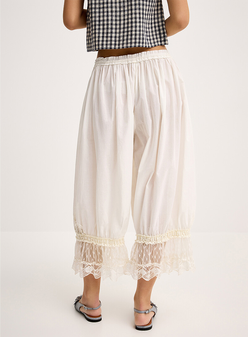 Twik White Lace-ankle bloomer pant for women