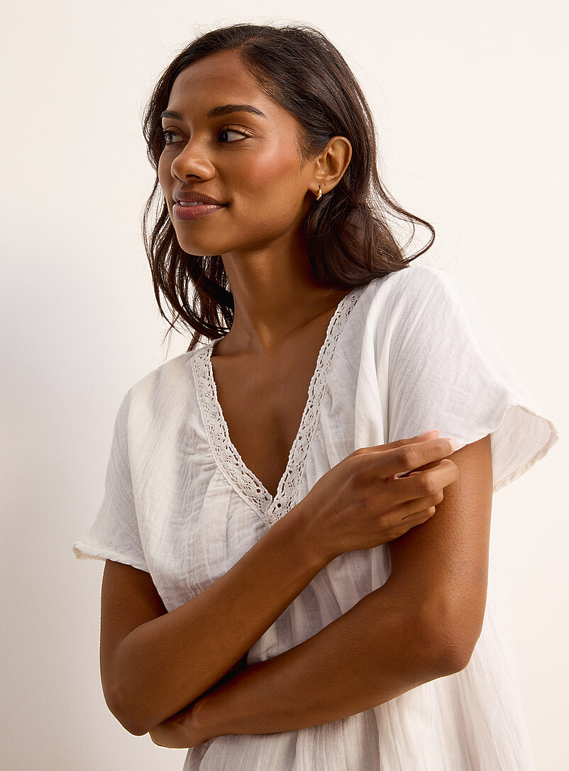 Miiyu White  Loose-fitting V-collar cotton-gauze nightgown for women