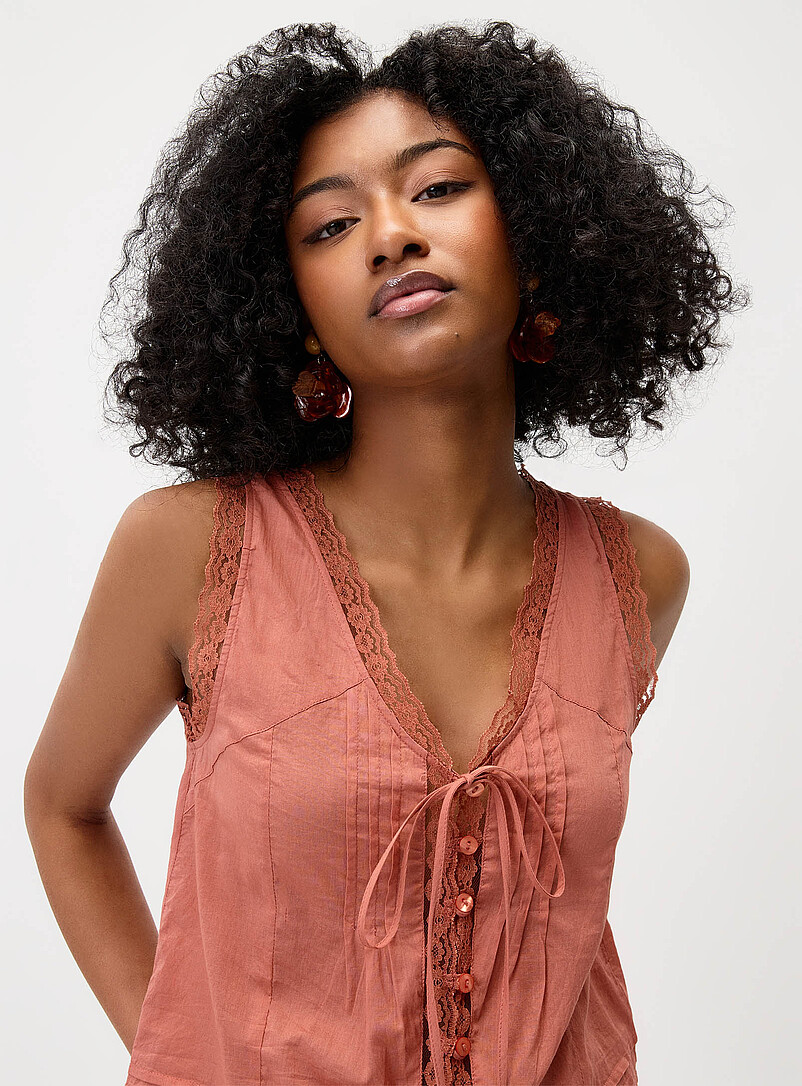 Lace details buttoned cami | Twik | | Simons
