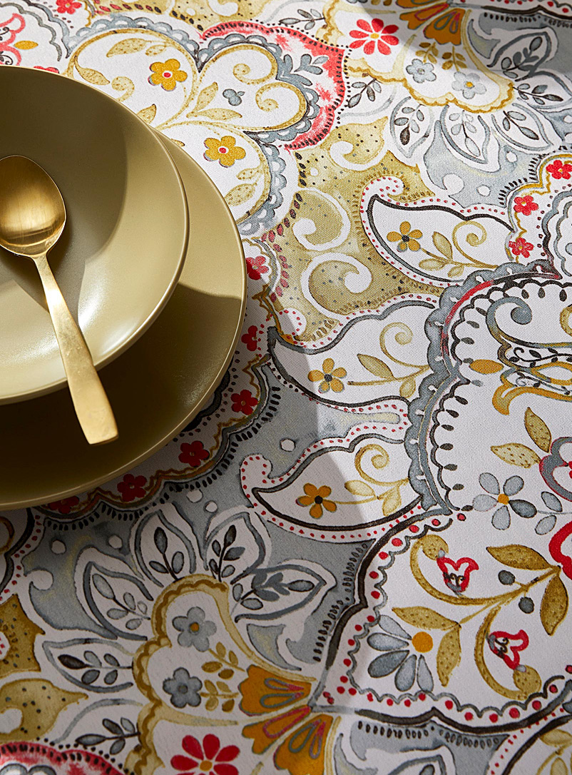 Simons Maison Assorted Decorative floral tablecloth