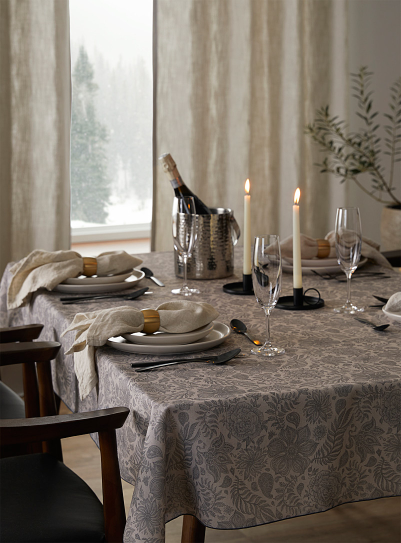 Tablecloths | Kitchen & Dining room | Simons Canada