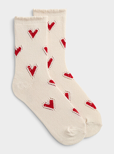 La chaussette c&oelig;urs rouges bord festonn&eacute;e