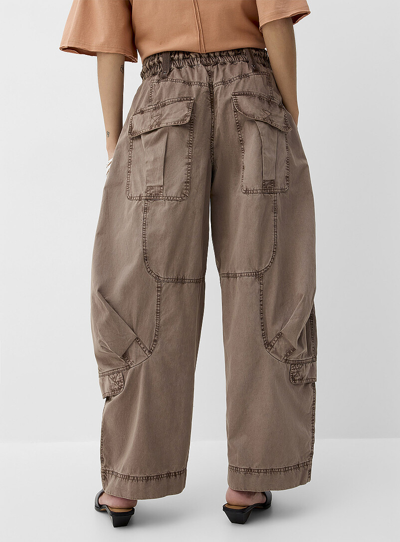 Free People: Le pantalon parachute cargo Onset Taupe pour femme