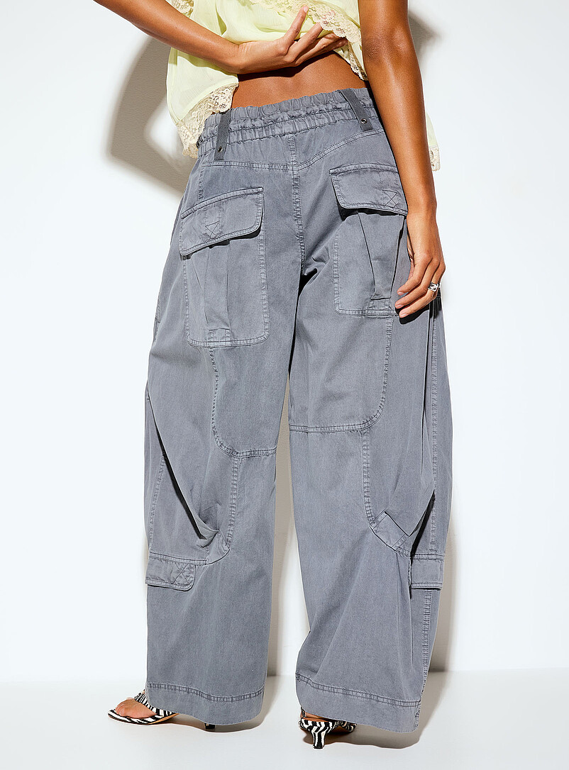Free People: Le pantalon parachute cargo Onset Taupe pour femme