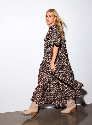 La longue robe ample &agrave; volant chiffon diaphane floral