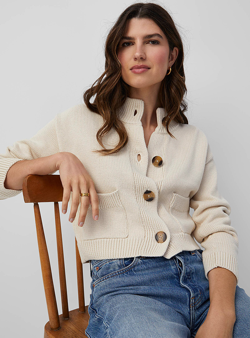 https://imagescdn.simons.ca/images/3962-30307966-11-A1_2/marbled-button-cropped-cardigan.jpg?__=3