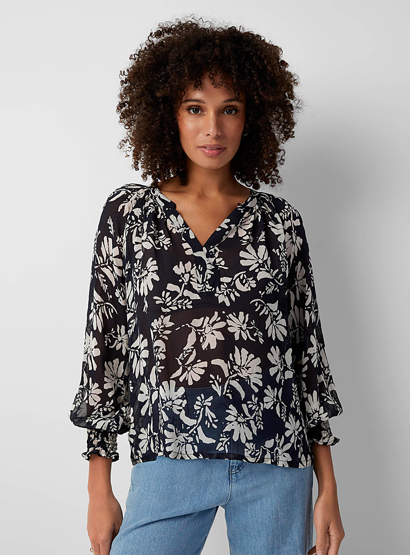 https://imagescdn.simons.ca/images/3962-6545-49-A1_2/ketta-puff-sleeve-floral-blouse.jpg?__=2